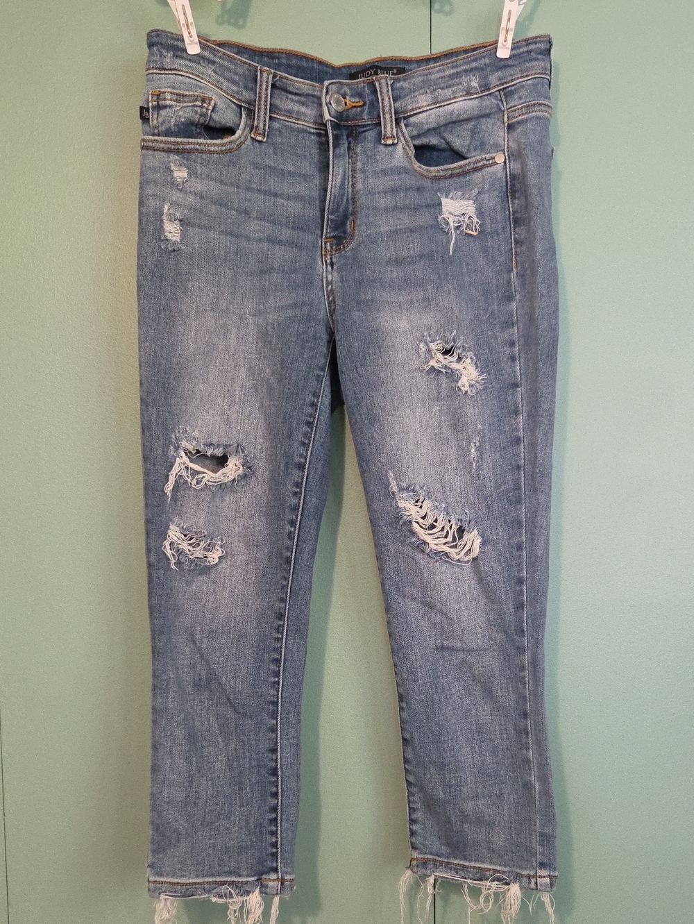 Judy Blue Distressed Capri Fit Pant Size 26